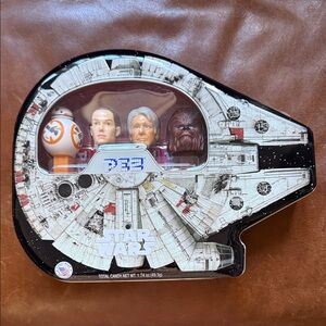 Star Wars Millennium Falcon PEZ with Character Heads. New.